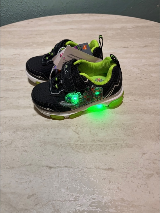 Other - Size 6C Nickelodeon Teenage Mutant Ninja Turtles Boys' Light-Up Sneakers Size 6